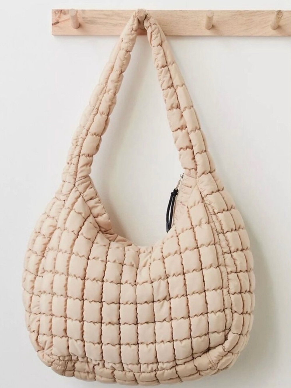Few people movement quilted carry all Quilted Shoulder Hobo Bag in Beige wheat